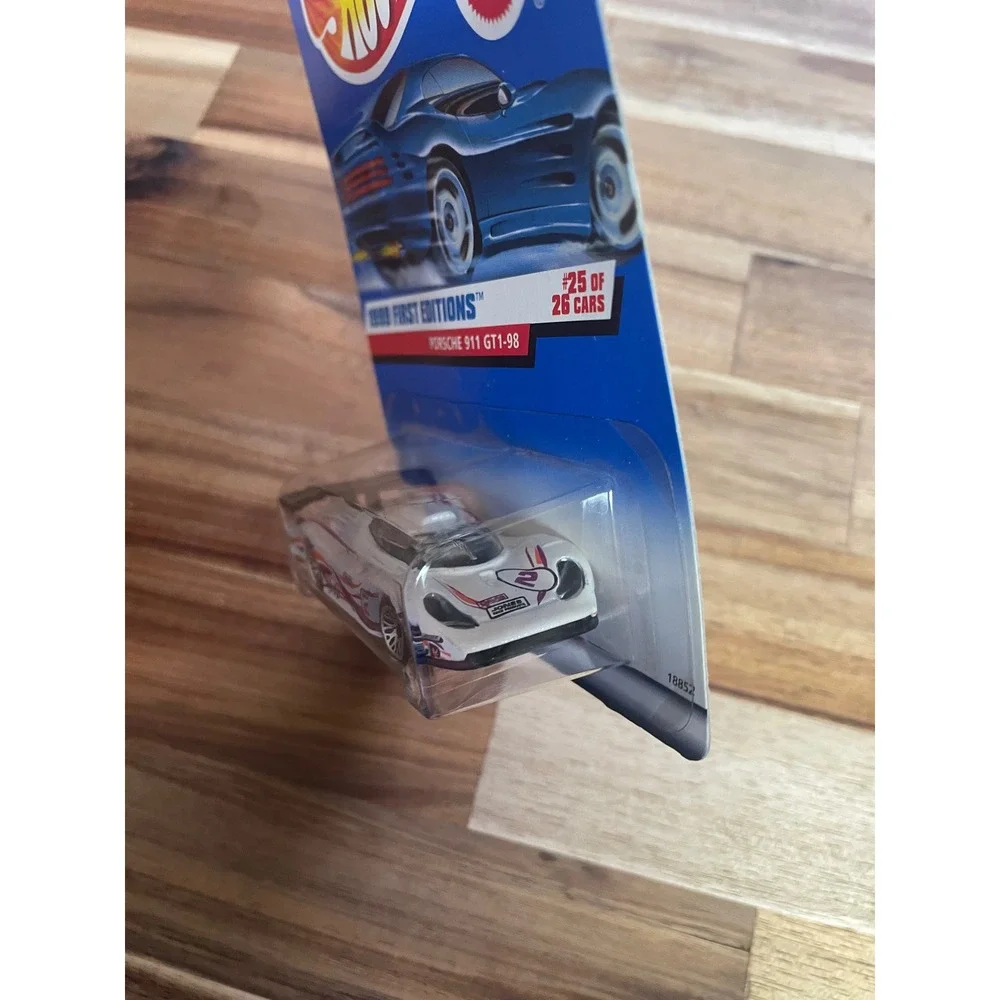 Hot Wheels 1999 First Editions Porsche 911 GT1-98 White #25/26 Collector 676